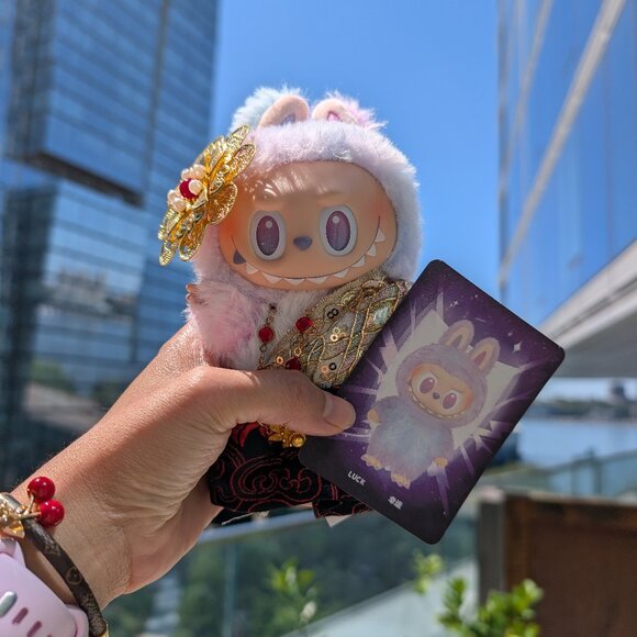 POP MART - Luck SQUISHED BOX - The Monsters Labubu Big Into Energy Vinyl Plush - Picture 1 of 4